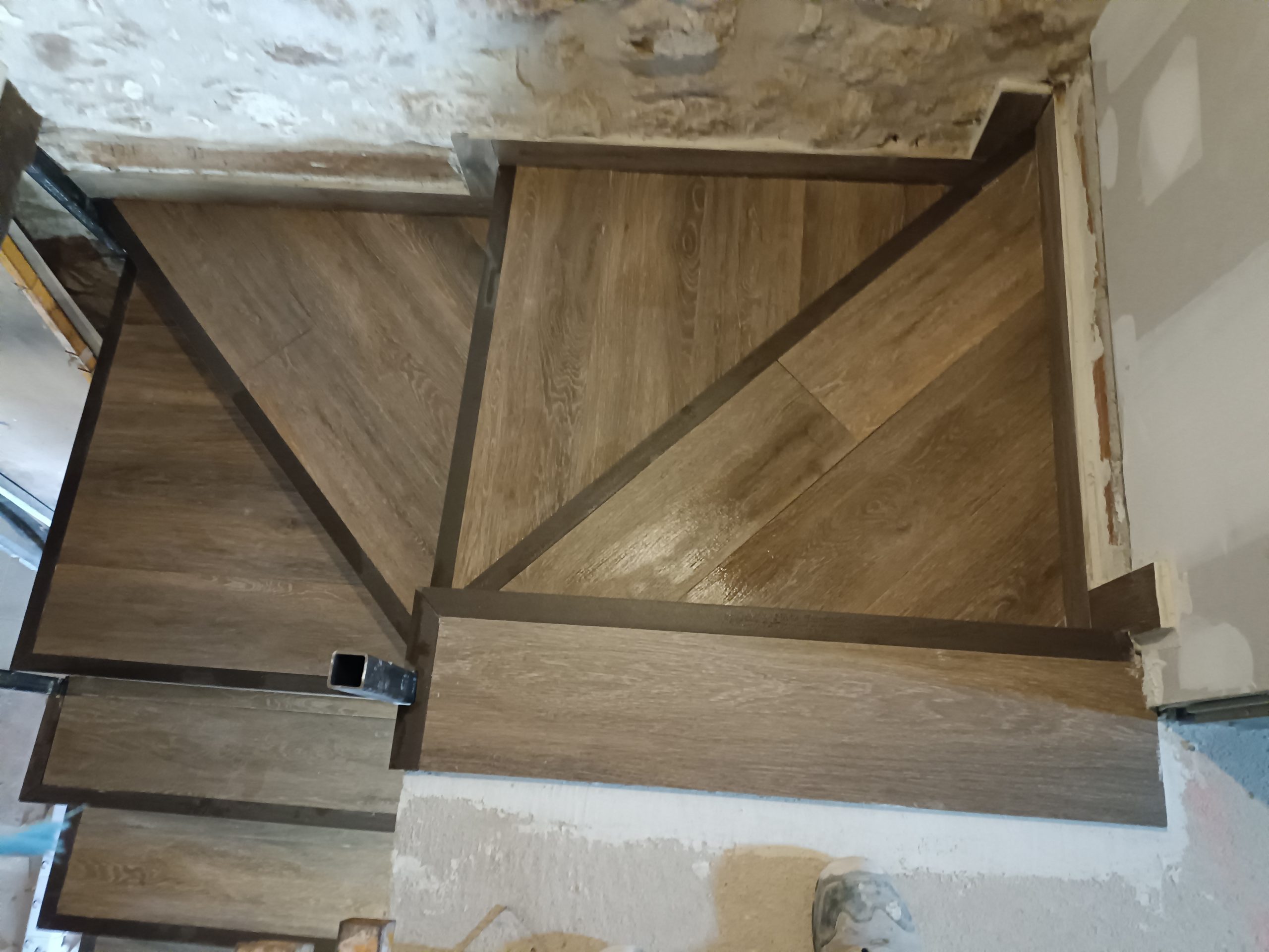 solados y alicatados en Segovia escalera